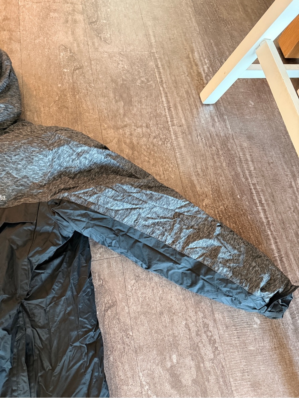 Columbia Black and Gray Ski Snowboard Jacket - Picture 4 of 7